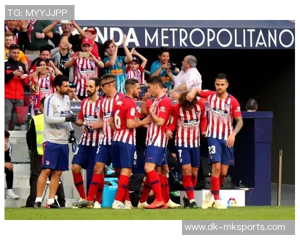 以世界足球顶级后腰为核心剖析球队攻防转换与中场掌控能力